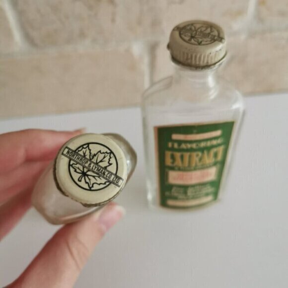 Vintage Northrop & Lyman Flavoring Extract Glass Bottles Set of 2 Empty Red Seal - Picture 5 of 8